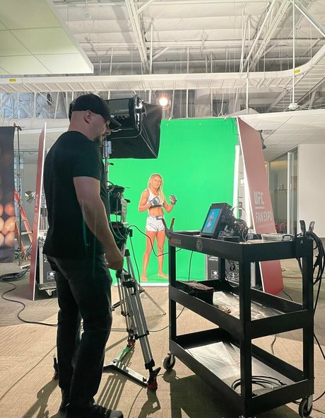 巨乳タトゥーオンリーファンズ アートヌード 写真