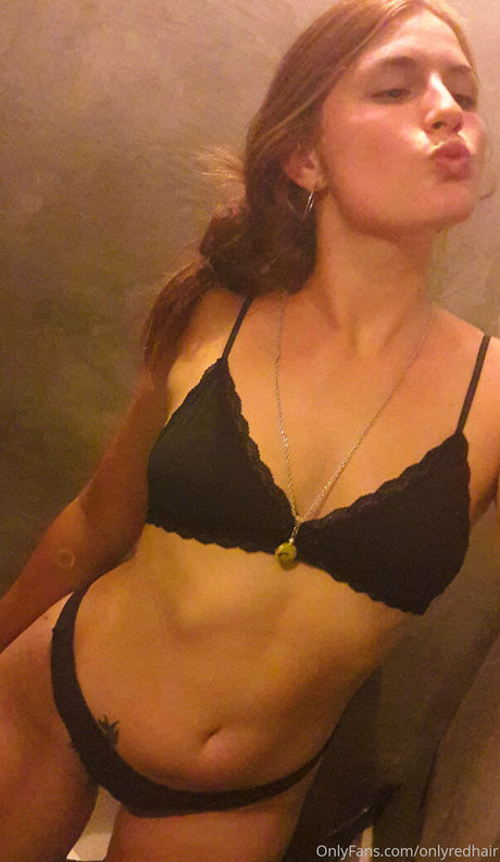 フェイシャルオンリーファンズ 裸 画像