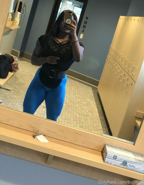 ぽっちゃり妊婦オンリーファンズ ヌード 写真