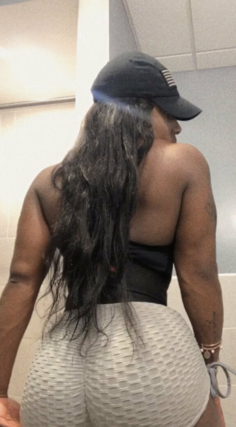 ポルノオンリーファンズ 無料アダルト 写真