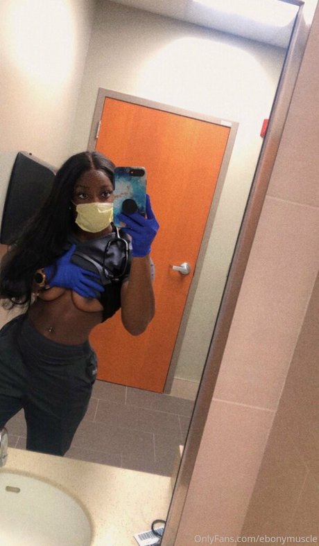 ebonymuscle ポルノモデル 写真