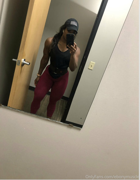 ebonymuscle ポルノスター ヌード 写真