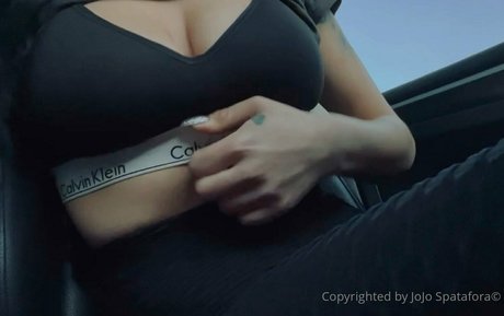 jojospataforafree セクシーなスター 写真