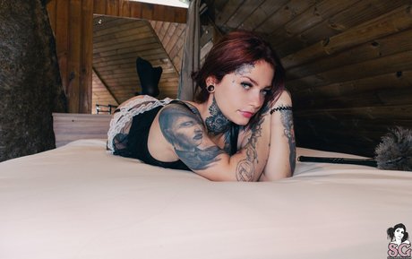 Haunted 裸の女優 画像