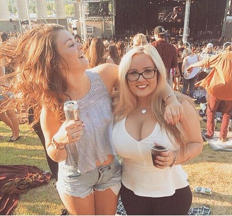 Lilly Alcorn ポルノスター ヌード 画像