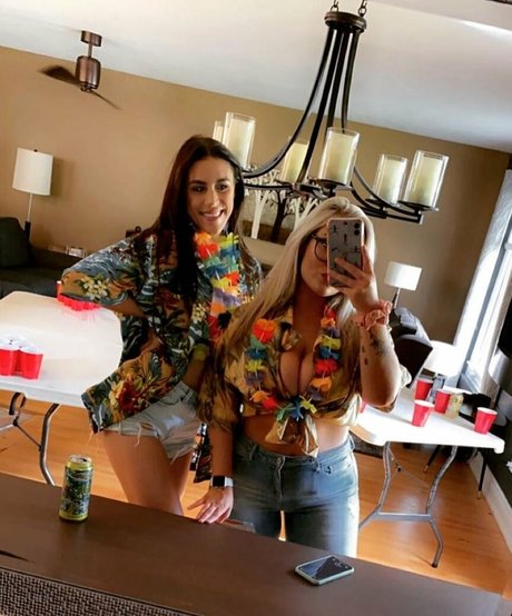 Lilly Alcorn アートモデル 写真