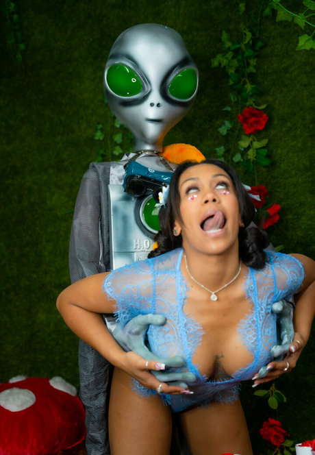 thatonegirlmikeyvlogs エロティックなモデル 画像