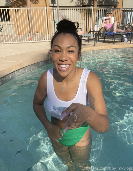 ヌード熟女オンリーファンズ 無料 写真