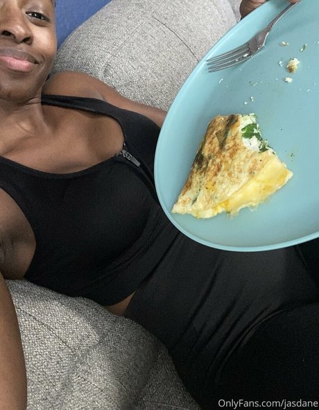 ニューハーフの乗馬オンリーファンズ 無料ポルノ 画像