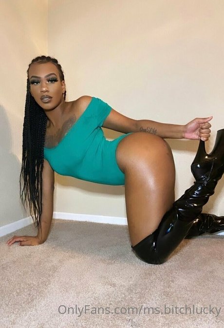 スペードのクイーン オンリーファンズ セックス 画像