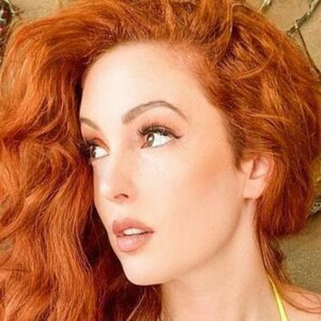 Nicole Simone ポルノモデル 画像