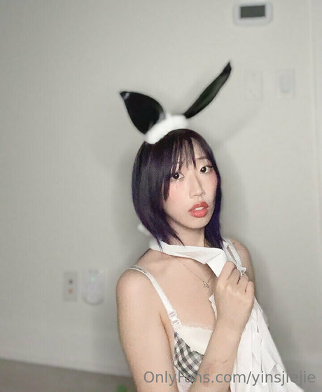 yinsdere モデル 写真