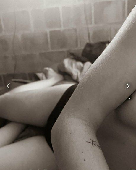 キティ・ウェット・オンリーファンズ 美しいポルノ ギャラリー