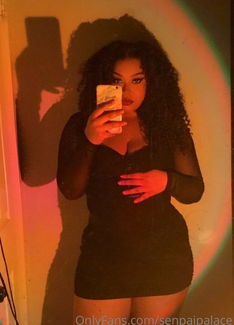 乳首 オンリーファンズ xxx 写真