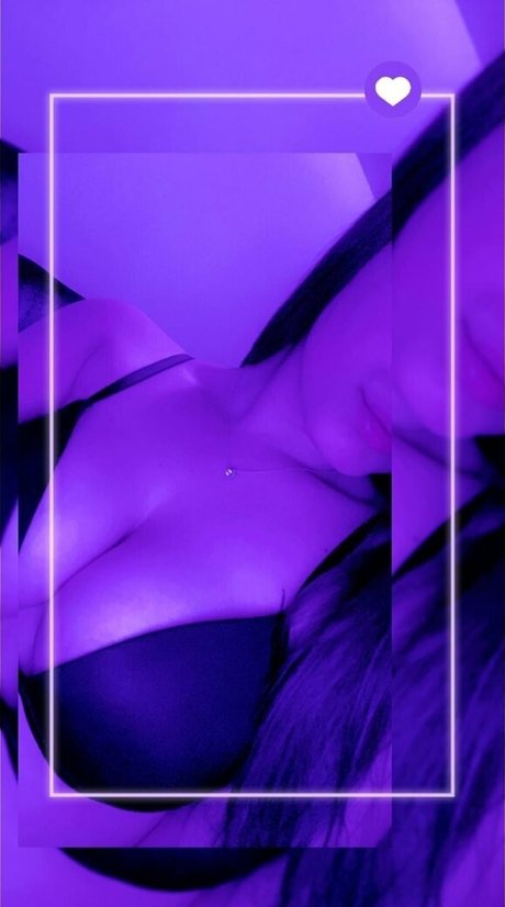 レズビアン乱交オンリーファンズ セクシーヌード 画像