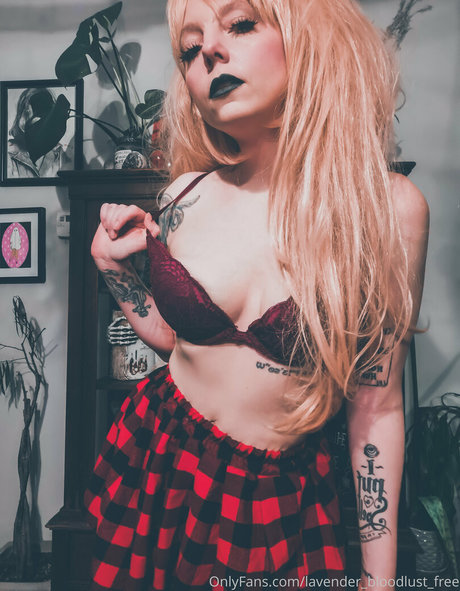 lavender bloodlust free エロティックなモデル 画像