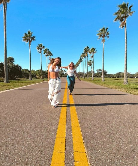 Ellie Dobleske 無料モデル ギャラリー