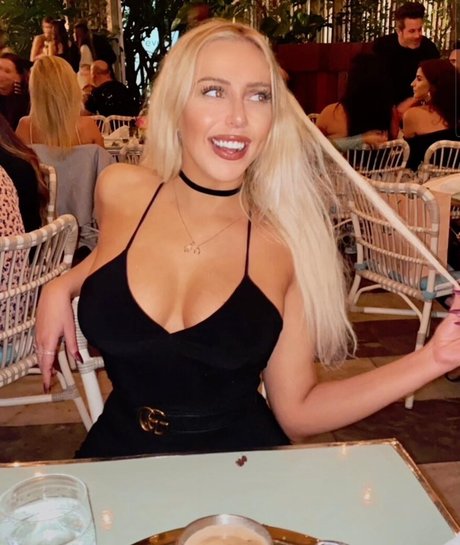 Violet Benson HDポルノスター アーカイブ