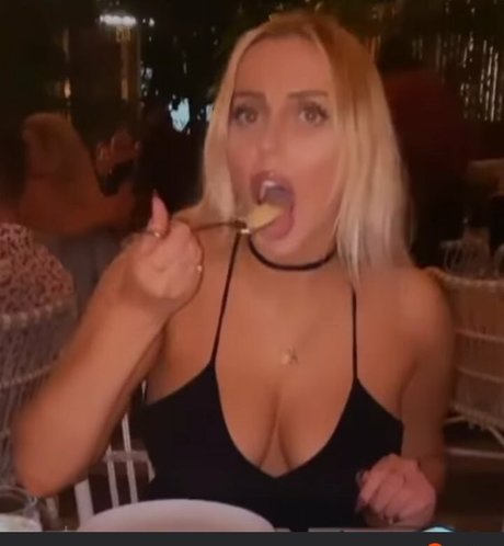 ランジェリーファックオンリーファンズ えろ 画像