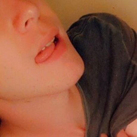 小柄な足オンリーファンズ ヌード 写真