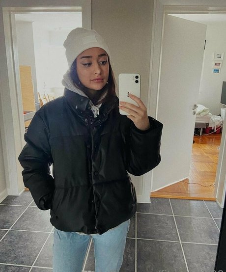 シャワー3P オンリーファンズ アートxxx 写真