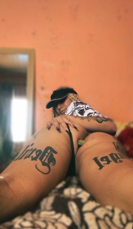 Pamella Almeida ヌードモデル 写真