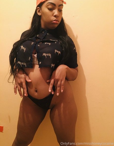 乳首 オンリーファンズ セクシーヌード 写真