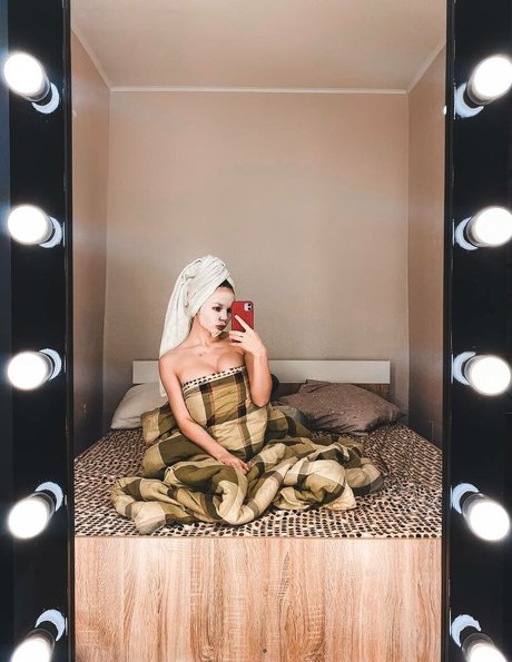 レズビアン乱交オンリーファンズ 無料xxx 画像