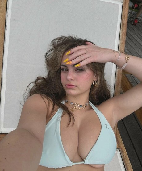 Sara Bella Harris 可愛いモデル 画像