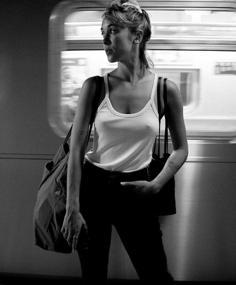 Emma Carmi アートモデル アーカイブ