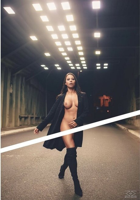 バン・オンリーファンズ エロチック 写真