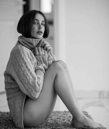 Emuna Zuzut ポルノスター エロティック ギャラリー