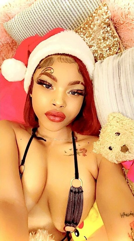 小さいペニスのシーメールオンリーファンズ アート裸 写真