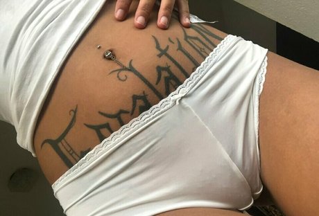 ゲイアナル舐めオンリーファンズ 裸 写真