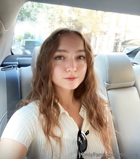 emilage 完璧なモデル 画像