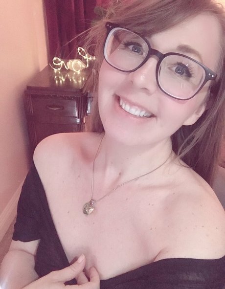 ぽっちゃりカップルオンリーファンズ 美しい裸 写真