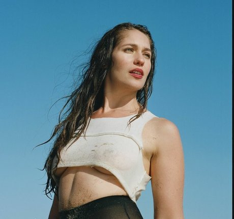 Lola Kirke ポルノスター ヌード 画像