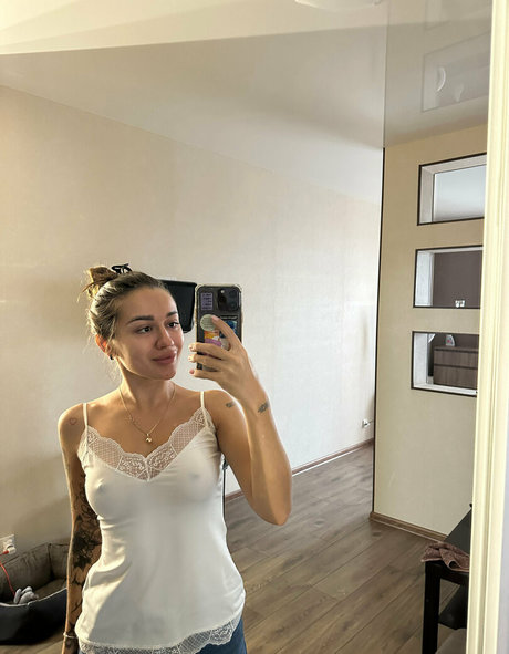 Kitty Katty 裸のスター 画像