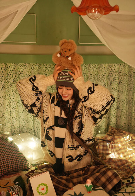 ぽっちゃりブロンドのオンリーファンズ セクシーヌード 写真