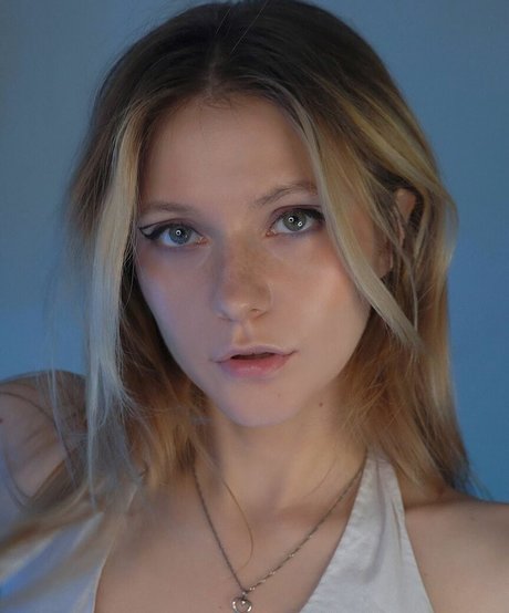 angejla 無料女優 写真