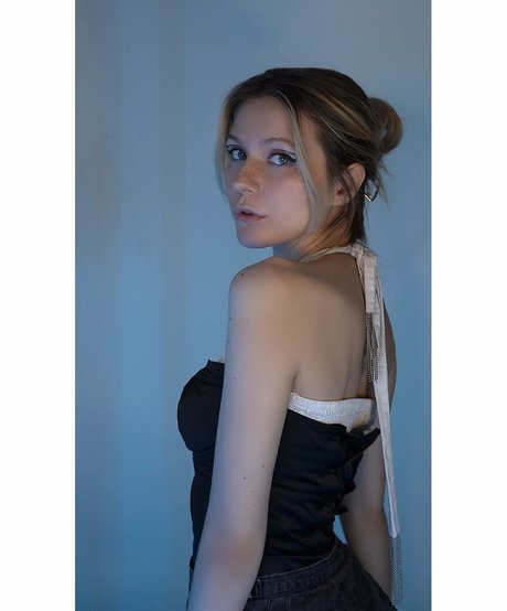 angejla 裸の女優 写真