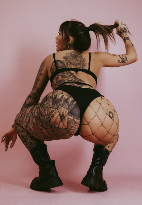 フラットオンリーファン セクシー裸 写真