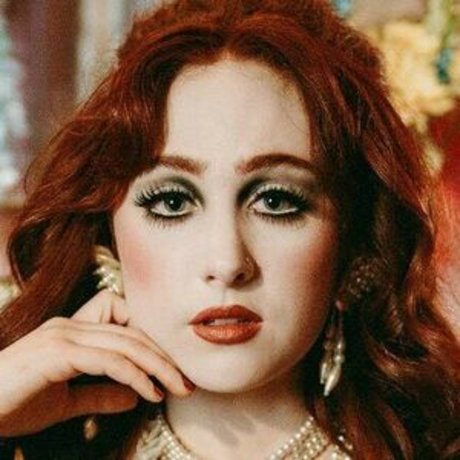 美しい黒檀のオンリーファンズ セクシー裸 写真