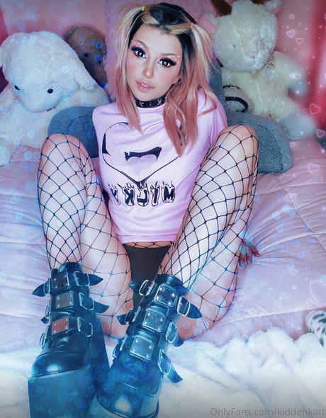 REQ Kiddenkatt セクシーなスター 写真