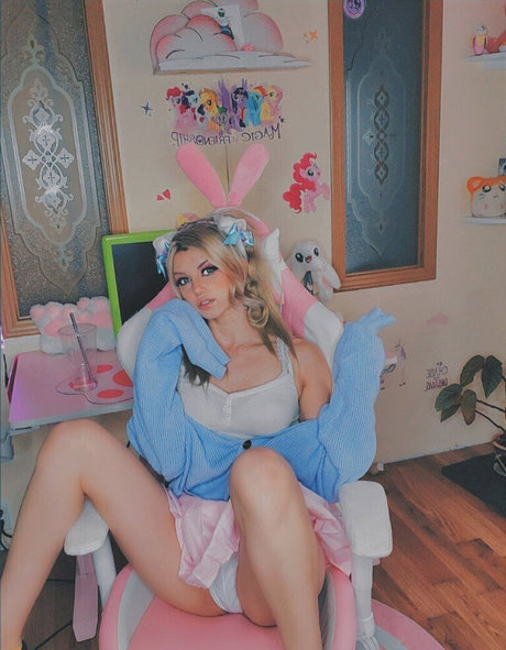 REQ Kiddenkatt スター ヌード 写真