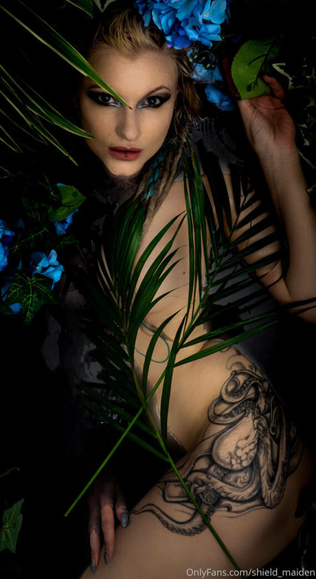 Ruby True ヌードのポルノスター 画像