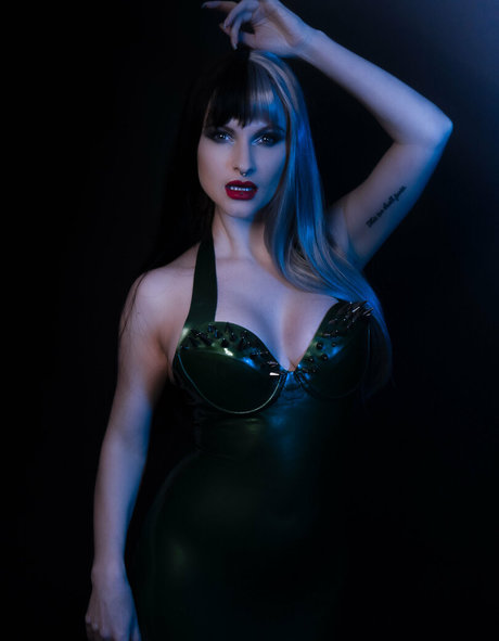 Ruby True セクシーモデル ギャラリー