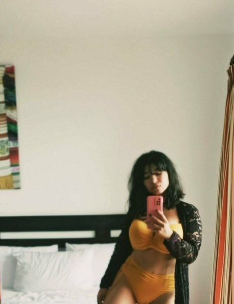 かわいいブロンドのオンリーファンズ えろ 写真