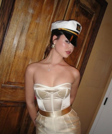 Bella Podaras エロティックなスター アーカイブ