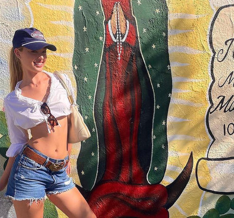 Bella Podaras セクシーモデル ギャラリー